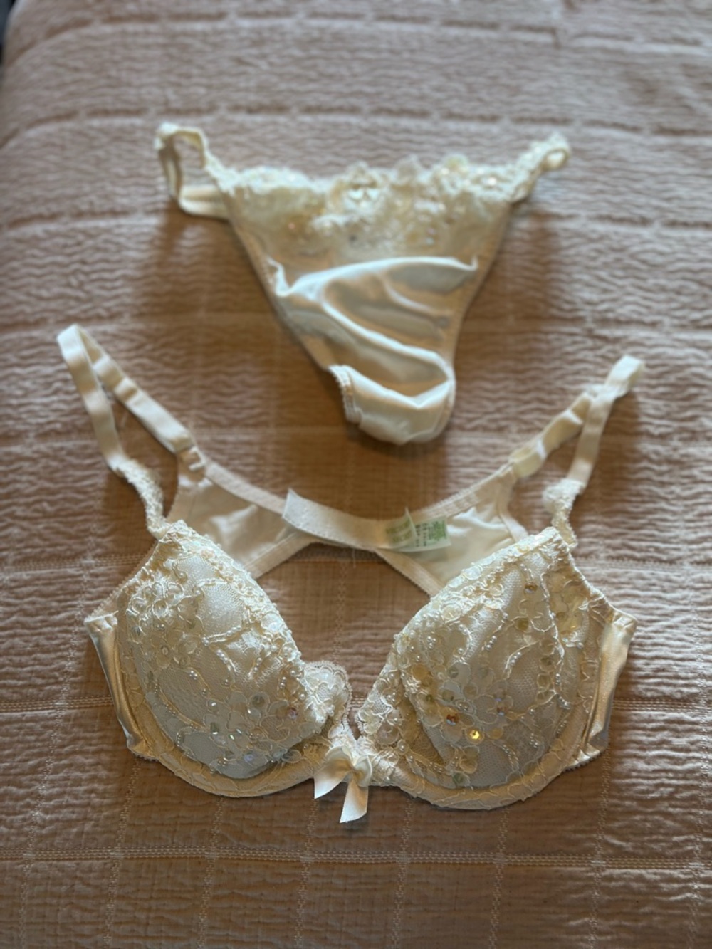 Victoria's Secret Cream Lace Sequin 36 B Bra &  L Thong Set